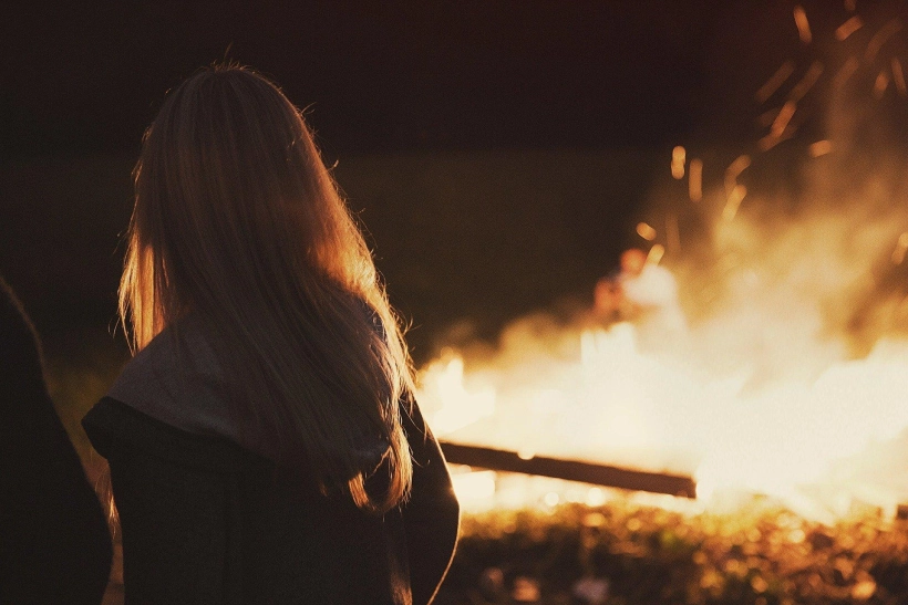 Bonfire night sfaety bonfire girl